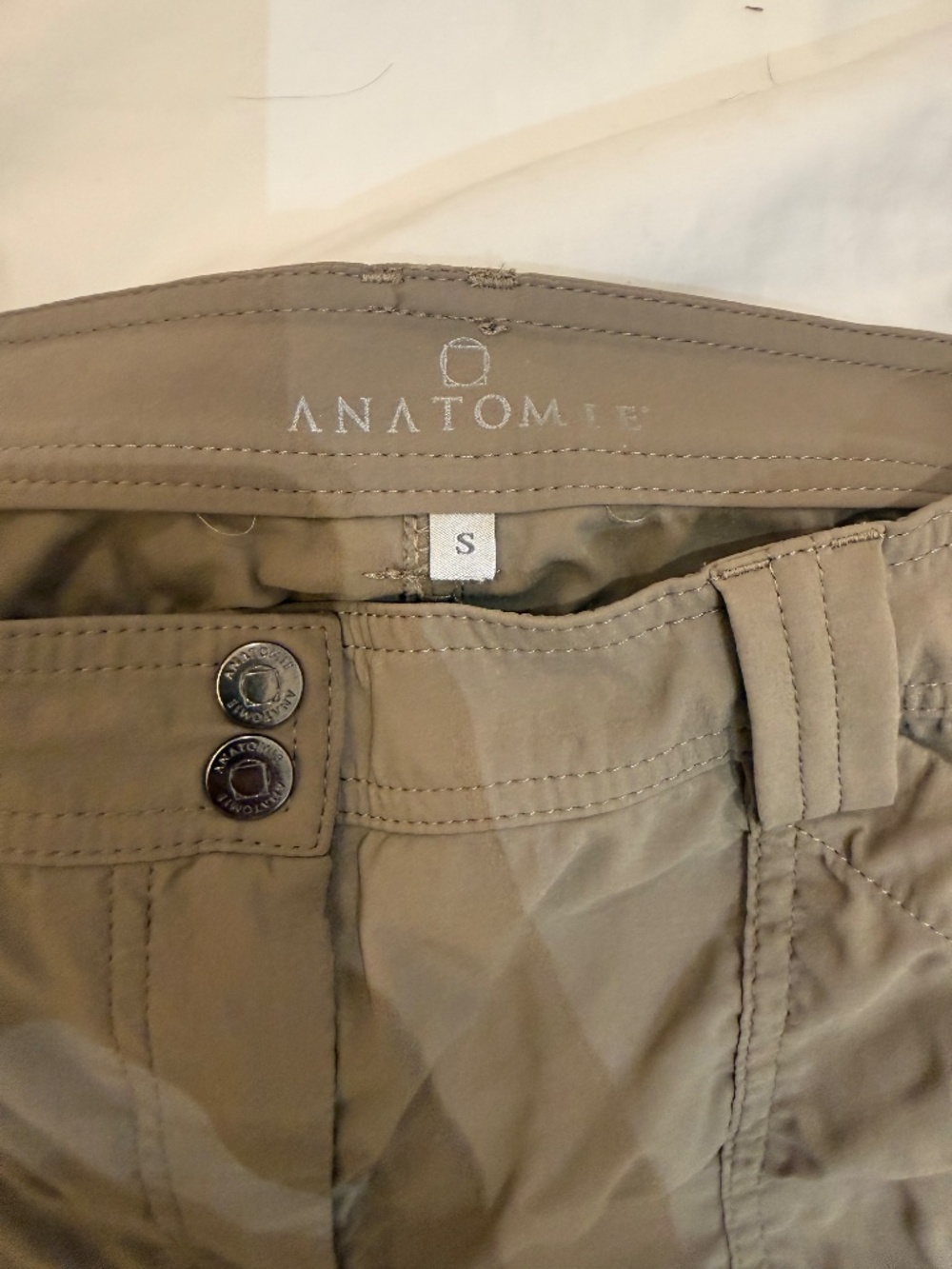 Anatomie Khaki Travel Set: Kate Skinny Cargo Pants + Delaney Travel Vest (Small) - Picture 6 of 10